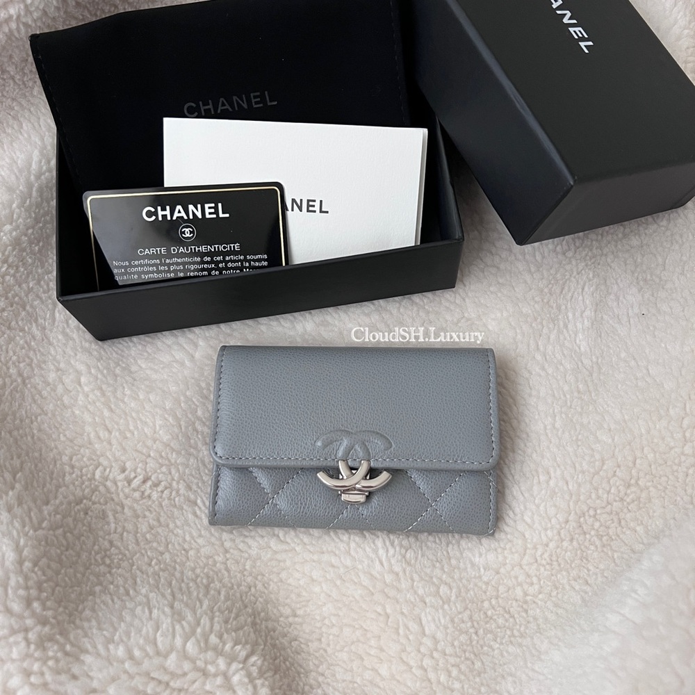 Auth Chanel Classic Gray Grained Calfskin CC logo Flap Card Holder - RARE